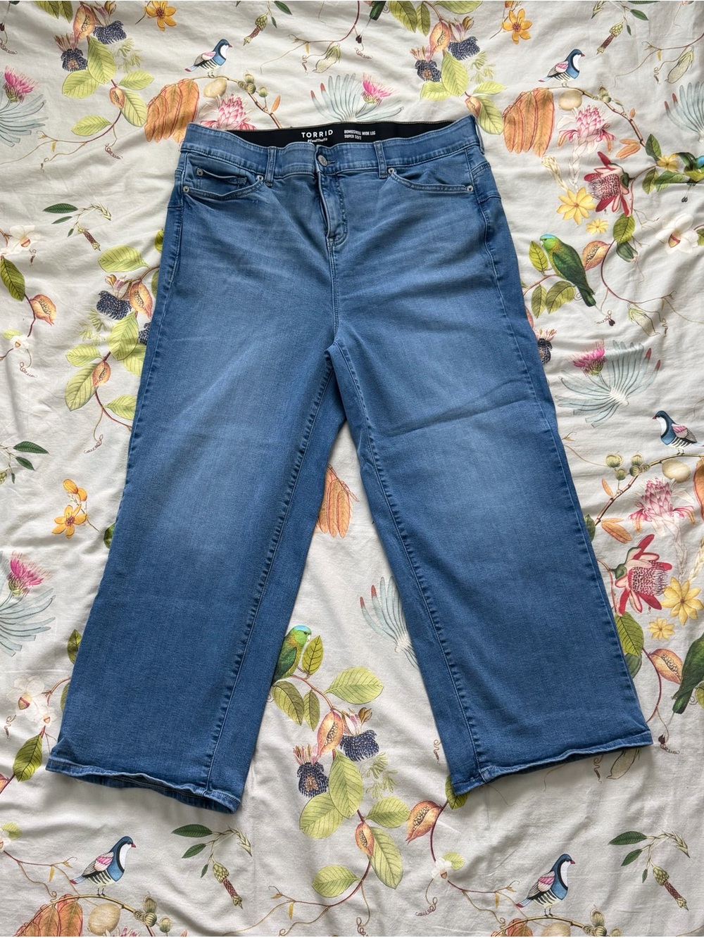 Torrid Size 18S Bombshell Wide Leg Super Soft Jeans – Light Wash